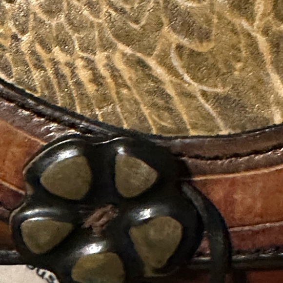 One of a kind hand tooled leather bag with eagle and brass hardware - Picture 4 of 7